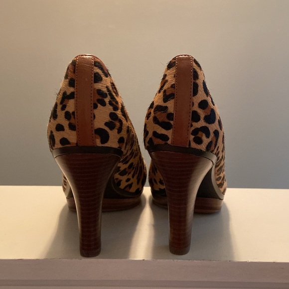 Hot Pair of Leopard Print Broadway Pumps by Sofft - Picture 8 of 10